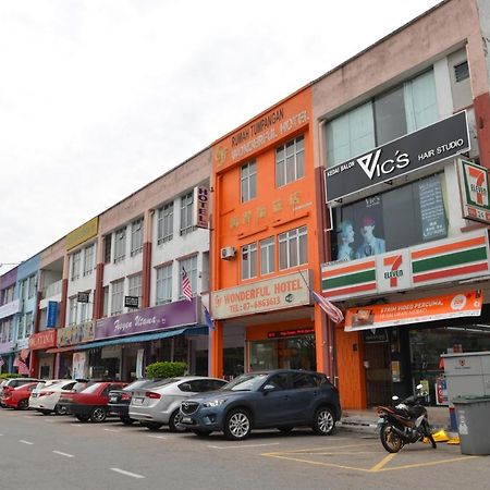 Gf Wonderful Hotel Pontian Kecil Esterno foto