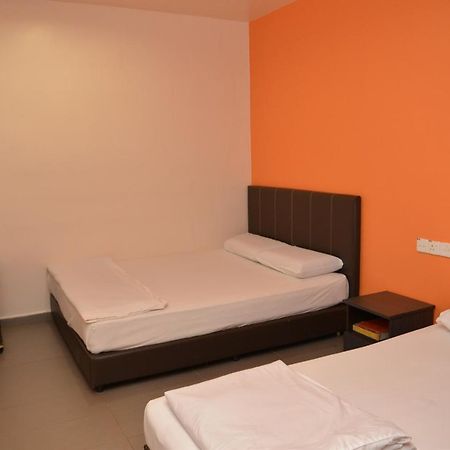 Gf Wonderful Hotel Pontian Kecil Esterno foto