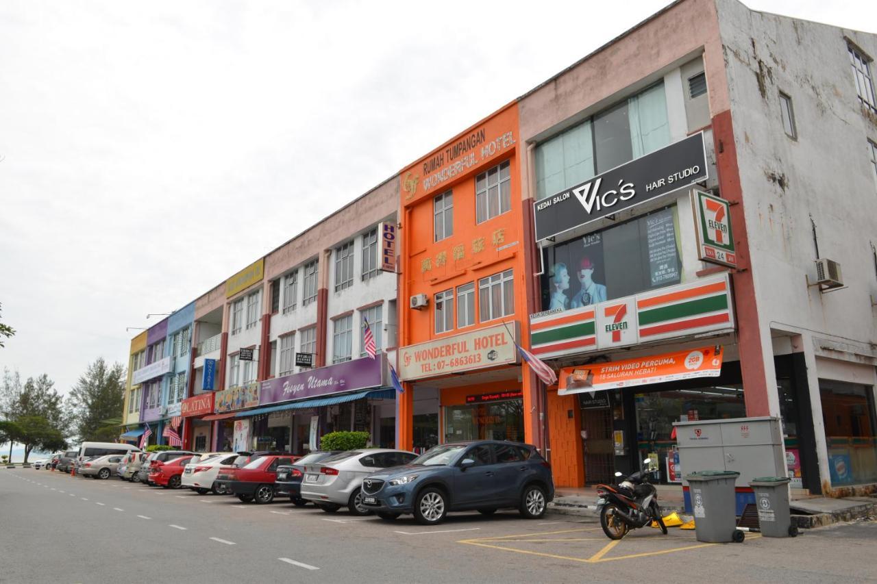 Gf Wonderful Hotel Pontian Kecil Esterno foto
