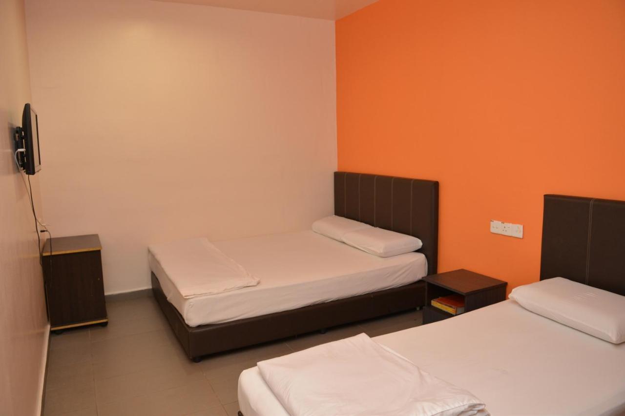 Gf Wonderful Hotel Pontian Kecil Esterno foto