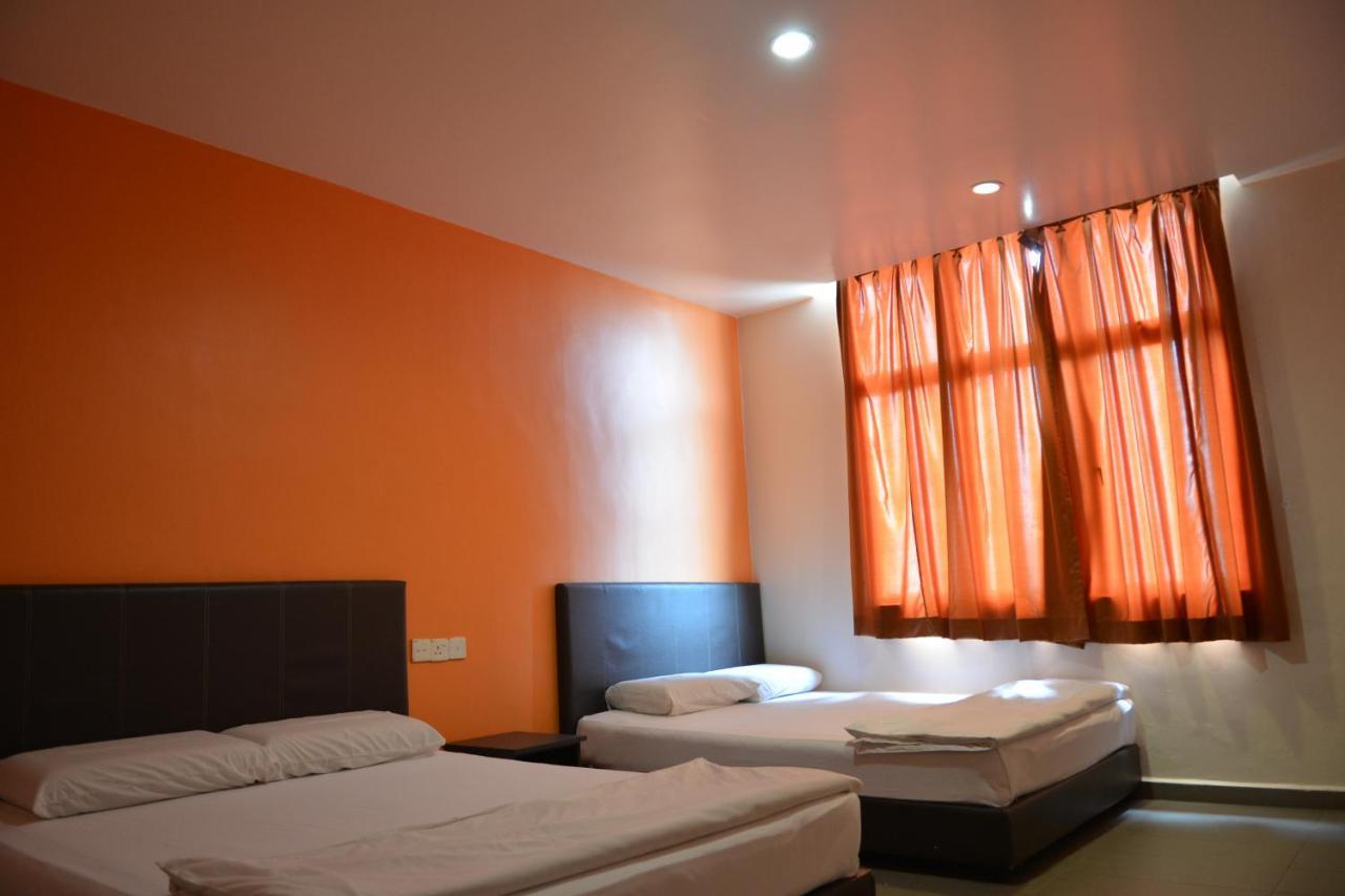 Gf Wonderful Hotel Pontian Kecil Esterno foto