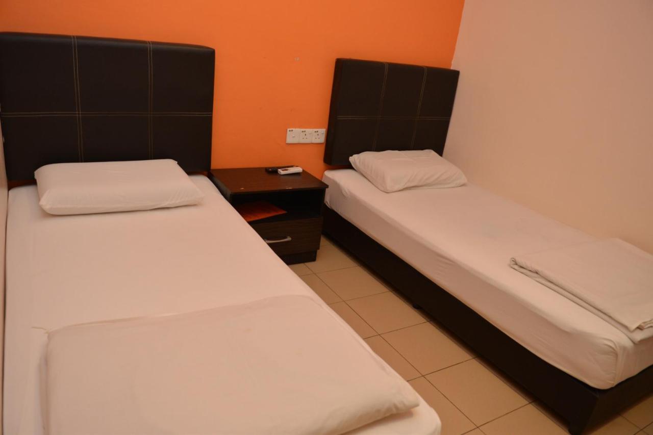Gf Wonderful Hotel Pontian Kecil Esterno foto