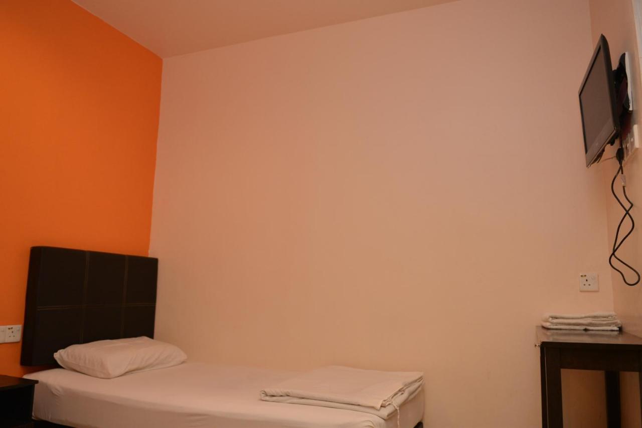 Gf Wonderful Hotel Pontian Kecil Esterno foto