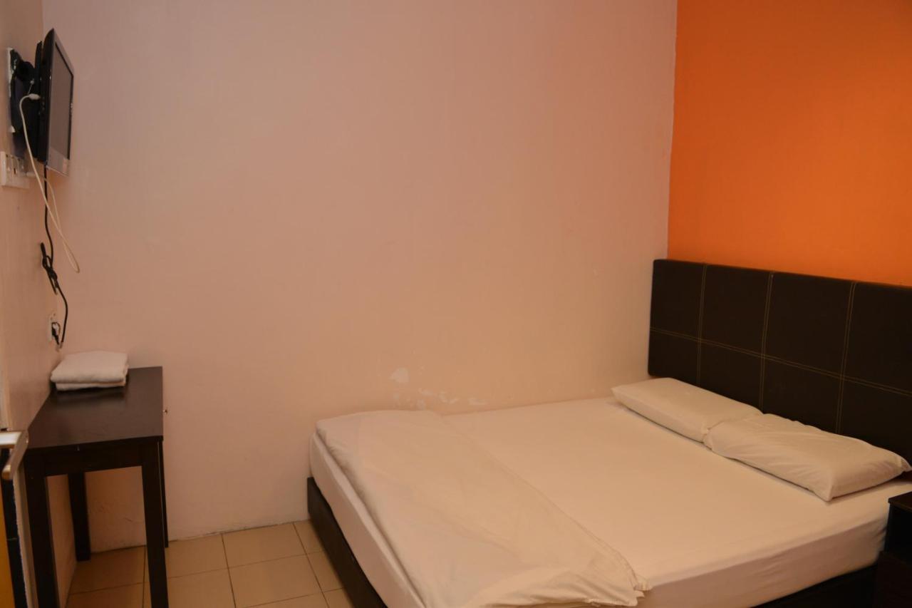 Gf Wonderful Hotel Pontian Kecil Esterno foto