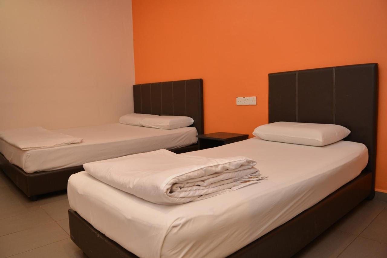 Gf Wonderful Hotel Pontian Kecil Esterno foto