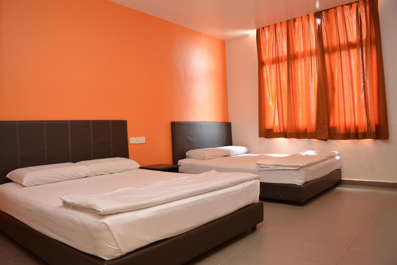 Gf Wonderful Hotel Pontian Kecil Esterno foto